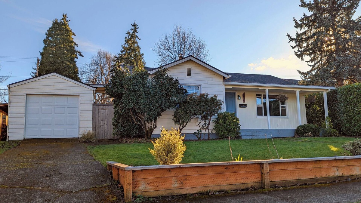 Southeast Eugene House | Charming South Eugene home with huge, enclosed yard!