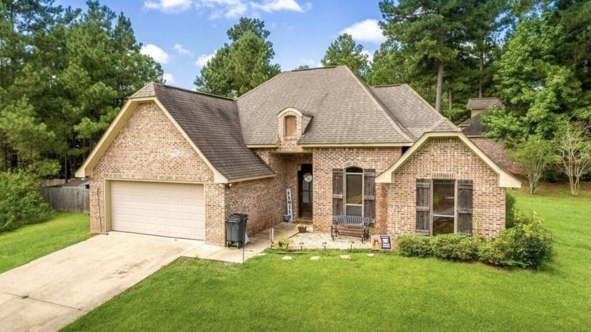 Hattiesburg House | Charming Southern Hideaway /nPet Friendly Subdivision