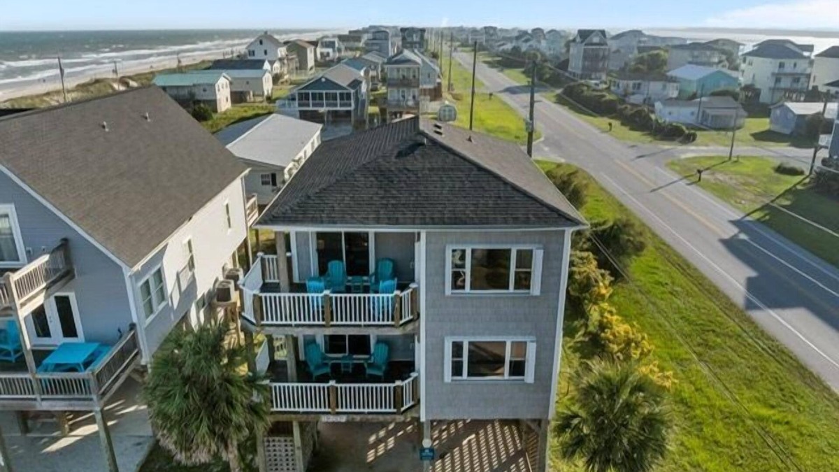 North Topsail Beach House | Charming & Spacious Home – Ocean Views, Family-Friendly, and Steps to the Beach