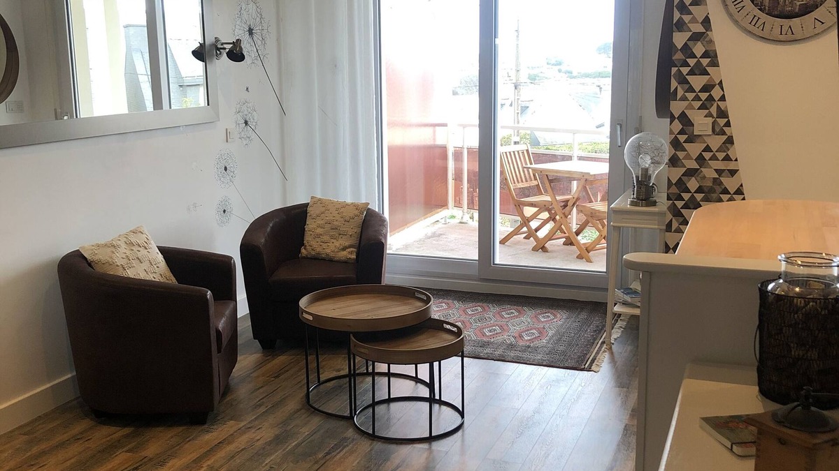Etel Apartment | Charming spacious 1-room apartment, view of the ria, heated swimming pool in season, wifi