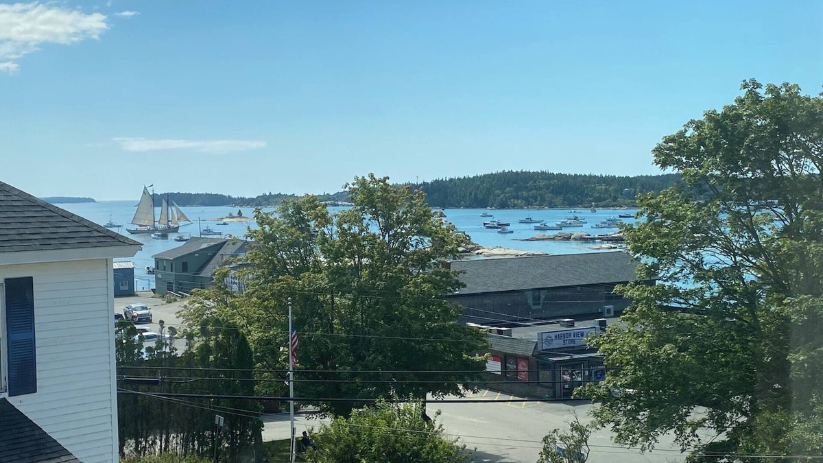 Stonington House | Charming Spacious 2-bed Duplex, Water View in beautiful Stonington with AC, WiFi