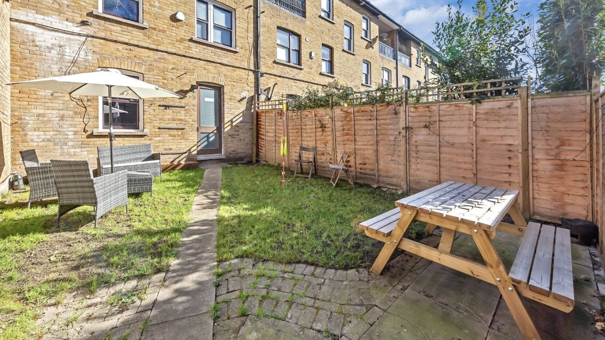 Clapham House | Charming & Spacious 3-Bed Home | Minutes from Angel Station & Vibrant Islington