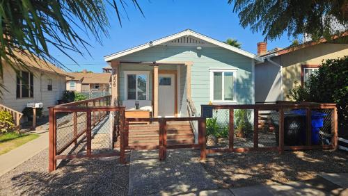 Logan Heights House | Charming Spacious Family Friendly Steps From Downtown Gated Parking Conventions,Petco Park,Rady Shell, Gaslamp, Beaches, Zoo,Balboa Park