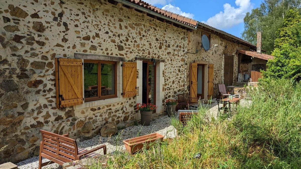 Massignac Cottage | Charming, Spacious Home with Garden, WiFi, and Modern Amenities, Near Domaine des Étangs