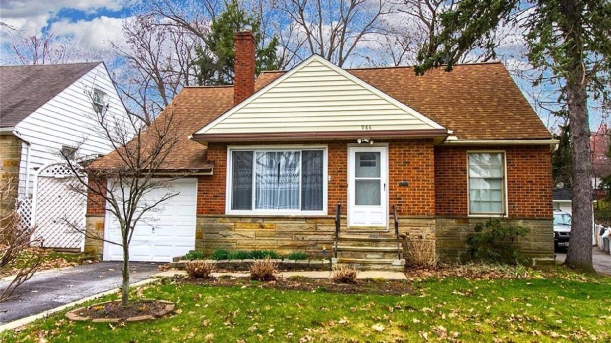 Cleveland House | Charming Stone Cottage-20 min to CCF/CWRU/UH