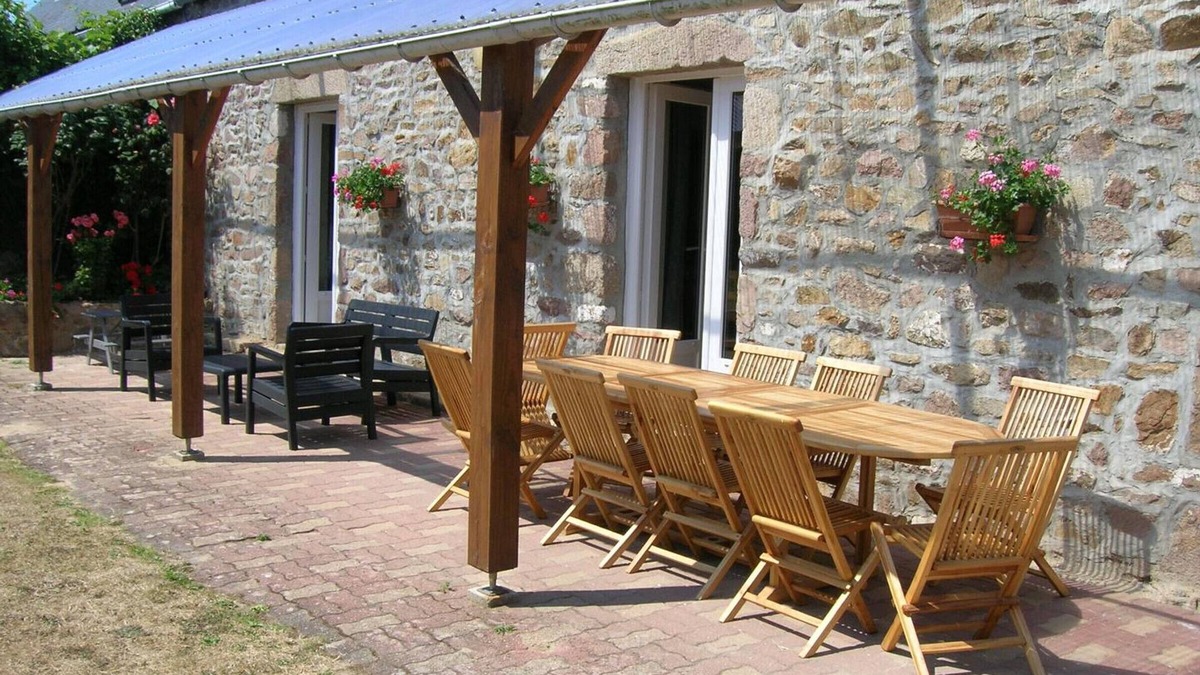 Auderville Cottage | Charming stone house in La Hague with garden, perfect for family or friends