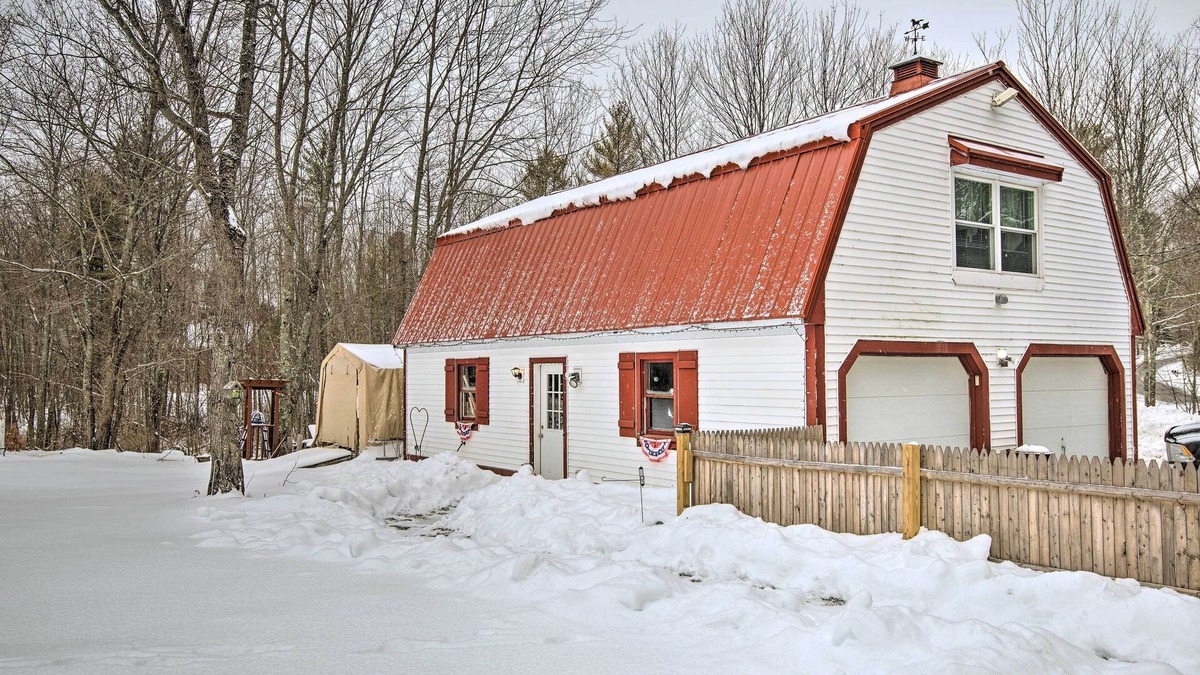 Wells Apartment | Charming Studio < 10 Miles to Wells' Beaches!