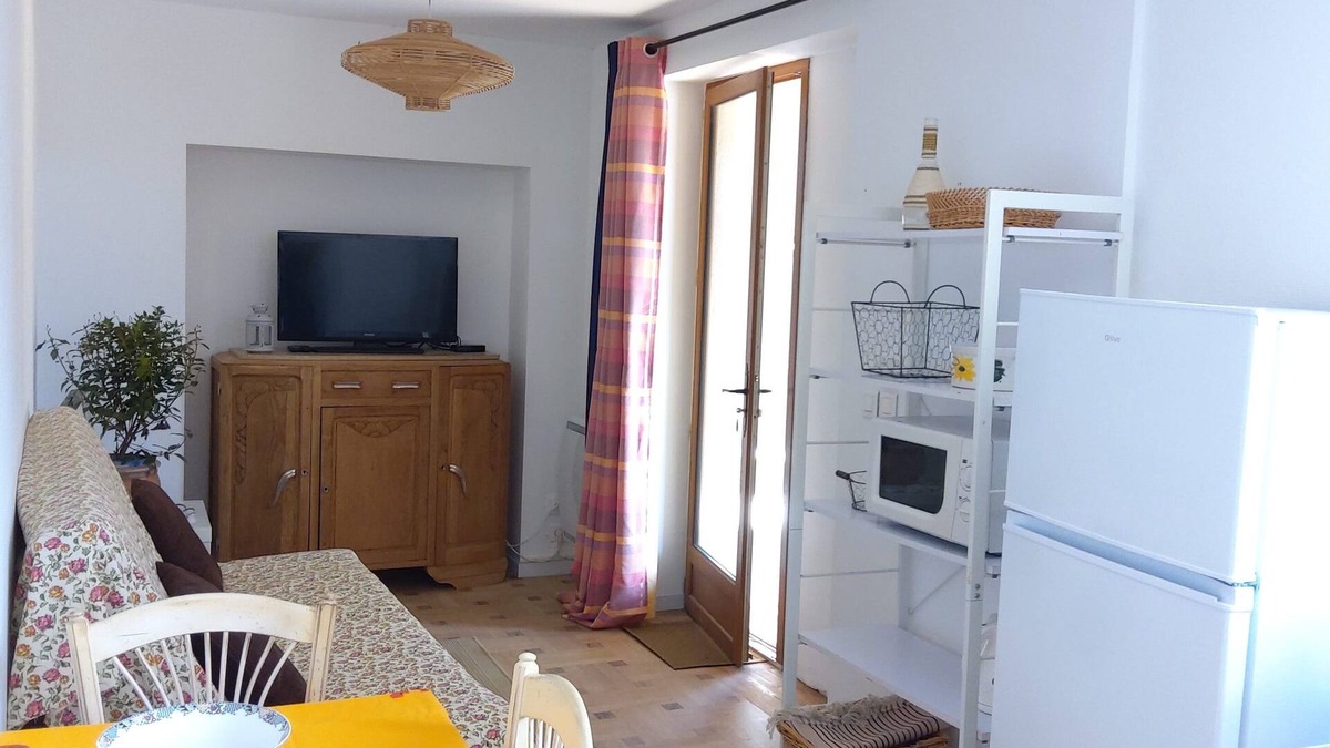 Coaraze Apartment | Charming studio between sea and mountains Self-catering cottage on an ancient olive grove