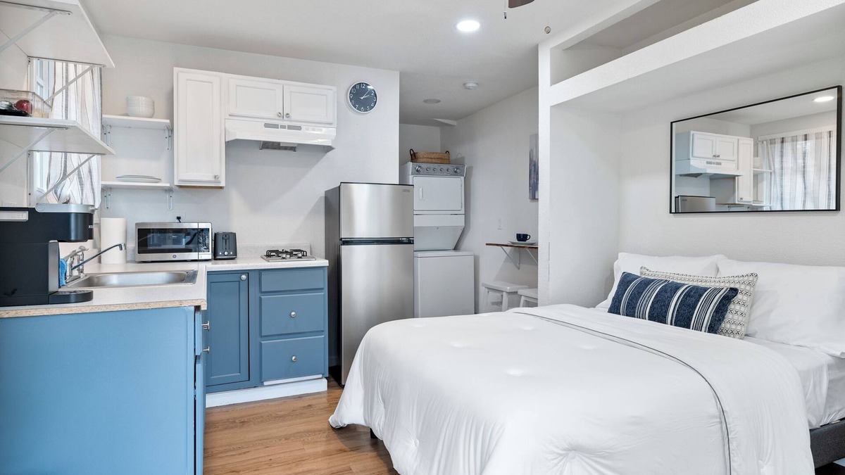 Modesto House | Charming studio-bungalow in Modesto with WiFi, AC. Near Hospitals & Downtown