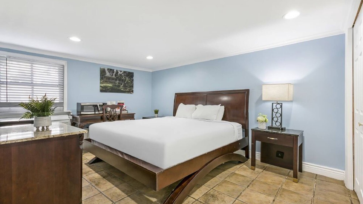 Mid-City Hotel | Charming Studio by Canal Streetcar Line