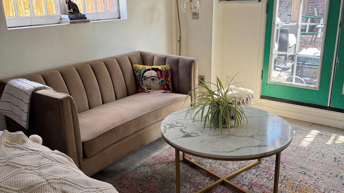 Washington Park Cottage | Charming studio cottage in Wash Park area with WiFi, AC