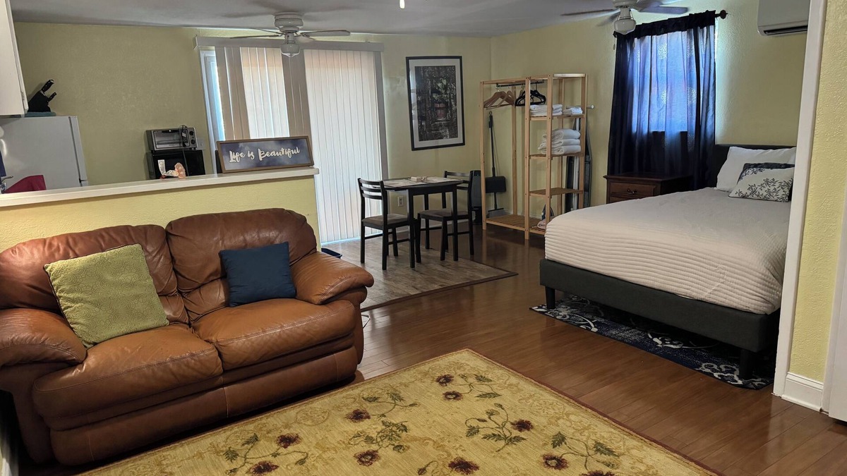 Disston Heights Apartment | Charming studio in beautiful St. Petersburg with AC