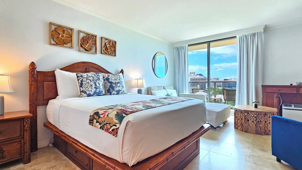 Waikiki Apartment | Charming studio in awesome Honolulu with fitness room, Pool and AC