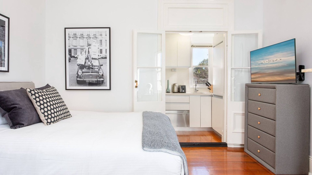 Petersham Apartment | Charming Studio in Quiet Area near Market & Park