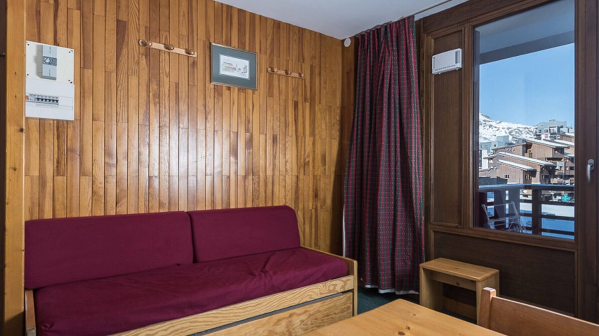 Val Claret Apartment | Charming Studio in Val Claret · Near Slopes · Balcony · Pet Friendly
