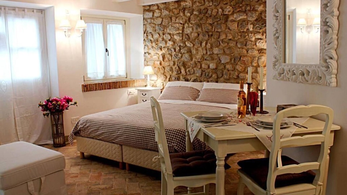 Polcenigo Apartment | Charming studio in wonderful Polcenigo with WiFi, AC