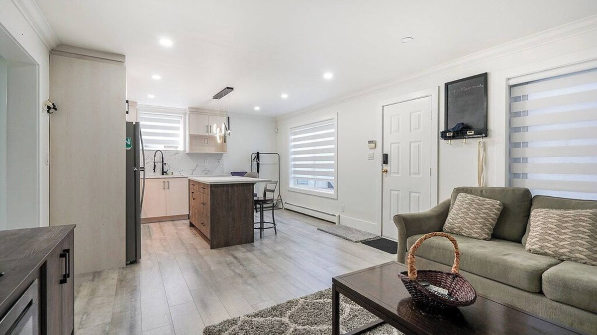 Surrey Newton Apartment | Charming studio in wonderful Surrey with AC