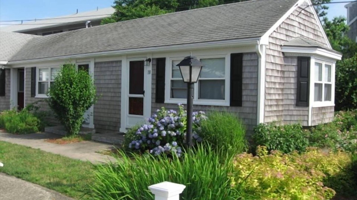 Dennis Port Condo | Charming Studio less than 200 steps to Glendon Beach - 200 Captain Chase Rd #18