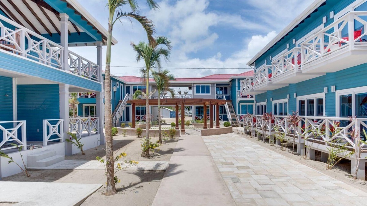 Placencia Resort | Charming Studio Room w/ WiFi & Balcony - Steps to Beach, Dining, & Shops