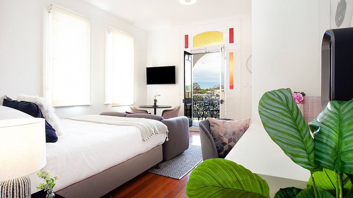 Glebe Apartment | Charming Studio With Balcony in Inner-City Glebe