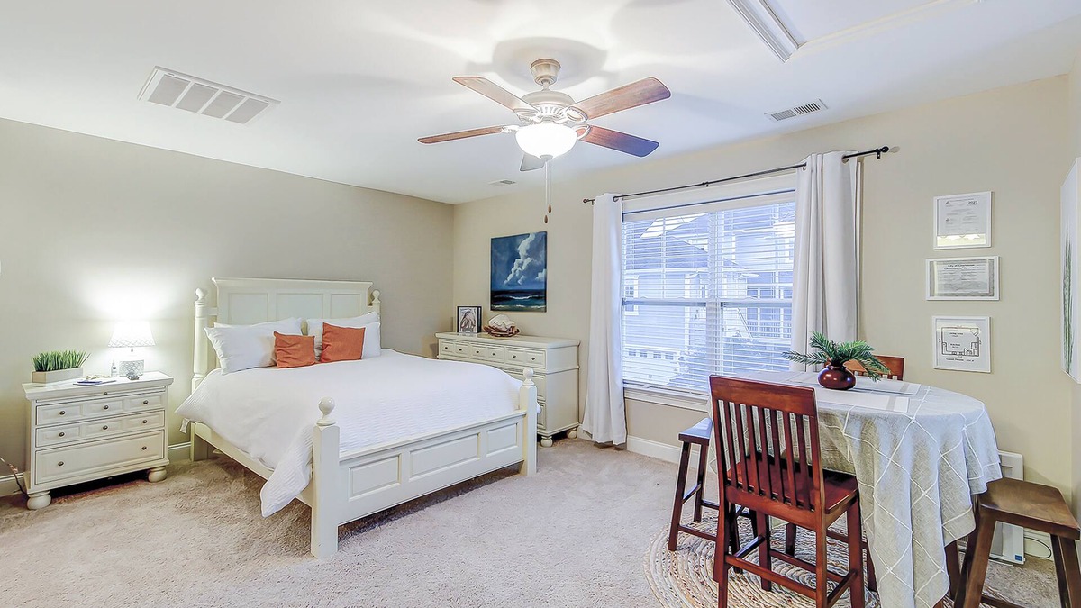 Charleston Apartment | Charming studio with 3 pools, kitchenette & central AC