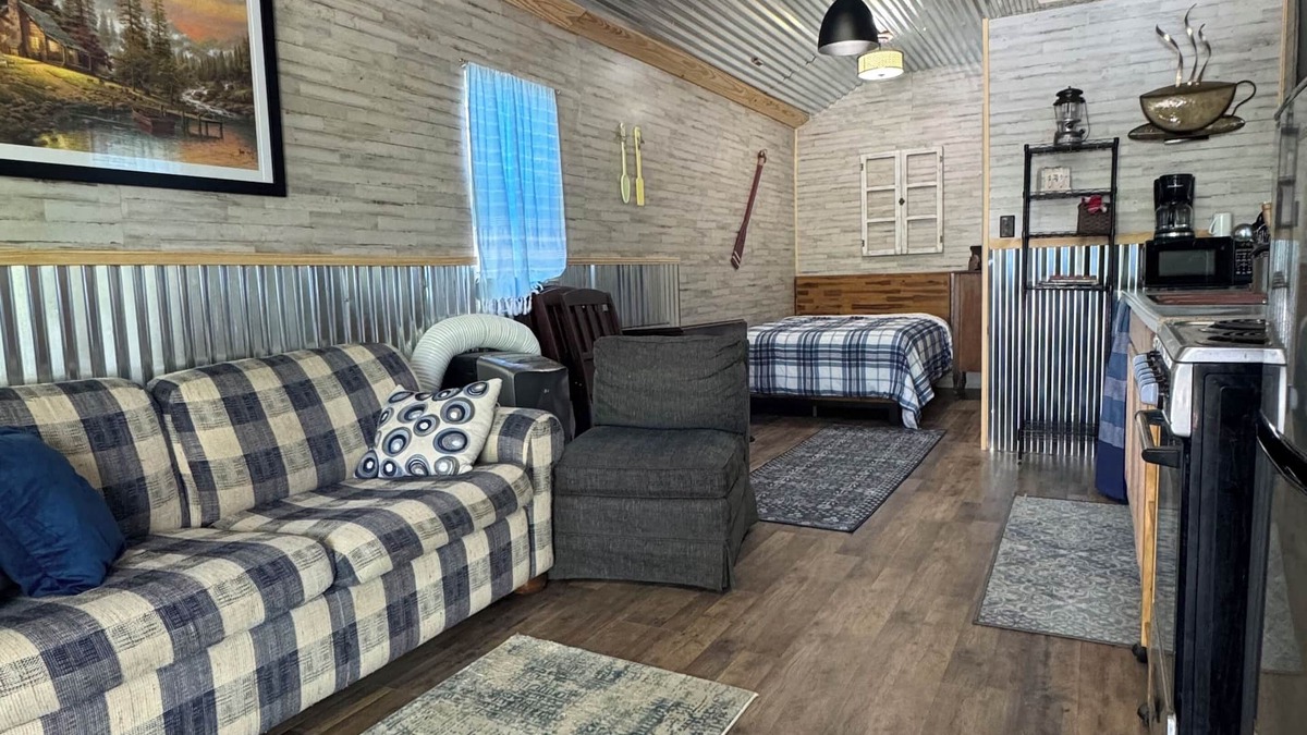 Pangburn Cabin | Charming tiny home in delightful Pangburn near Little Red River - pet friendly