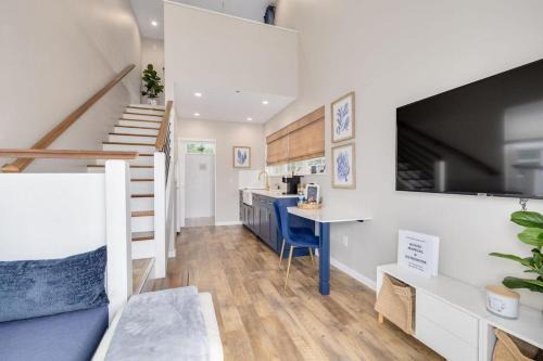 Downtown Dunedin House | Charming Tiny Home w/Pool in Downtown Dunedin
