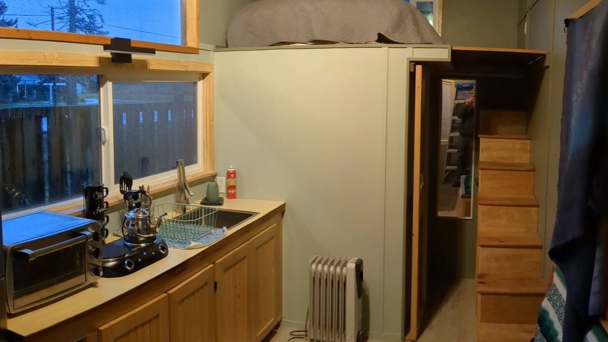 Everson House | Charming tiny house bungalow at Nugents Corner with WiFi & Baker Mt close by.