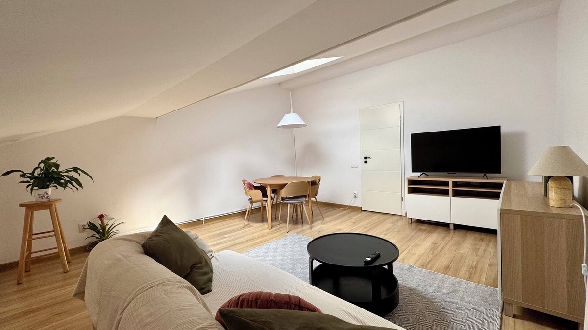 Old Town Apartment | Charming Top-Floor Apartment in Central Cluj Cozy & Newly Refurbished