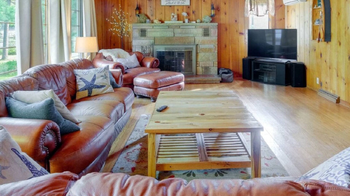 Rapid City Cottage | Charming Torch Lake 4-bedroom cottage with WiFi, AC