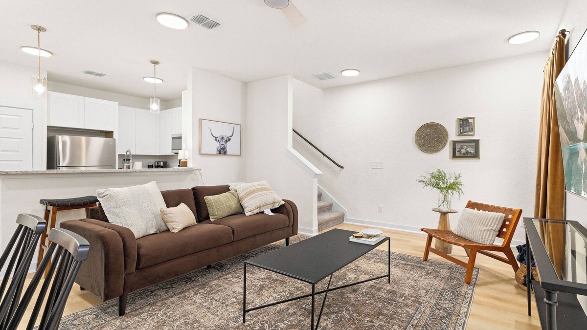 Castroville House | Charming Townhome + Sea World + Lackland + Pickleball Courts