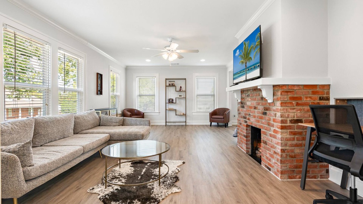 Austin Ave. House | Charming Townhouse in Downtown Waco!