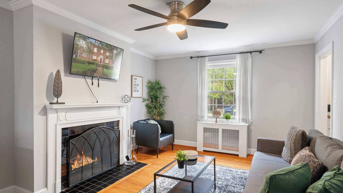 Potomac West House | Charming Townhouse Retreat by CozySuites