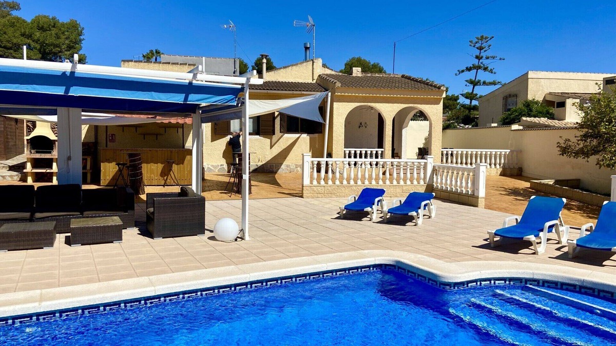 Los Balcones Villa | Charming & Tranquil 3 bedroom 2 Bathroom Spanish Villa with large Private Pool