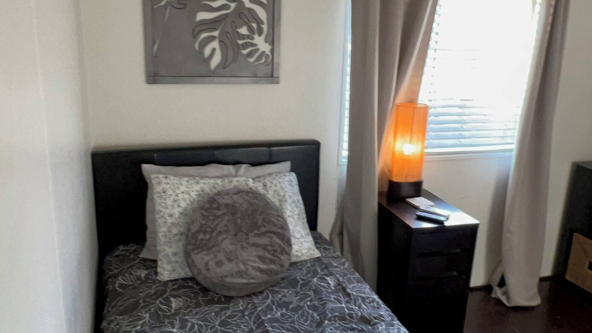 Bonita House | Charming Twin room next the The Clairmont Colleges Cal Poly Pomona