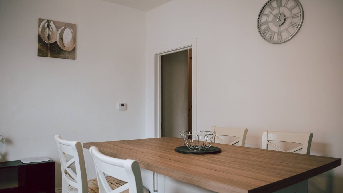 South Twickenham Apartment | Charming Two Bedroom Apartment in Strawberry Hill
