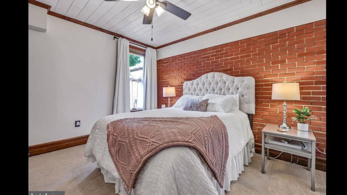 Lancaster House | Charming upscale 3-bedroom 2 bath townhome with WiFi, AC in marvelous Lancaster.