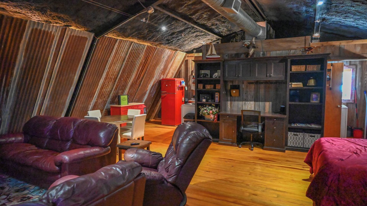 Gatesville Apartment | Charming upstairs barn loft apartment in Gatesville