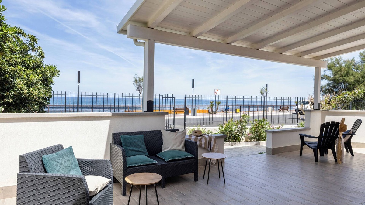Sferracavallo House | Charming vacation home by the sea