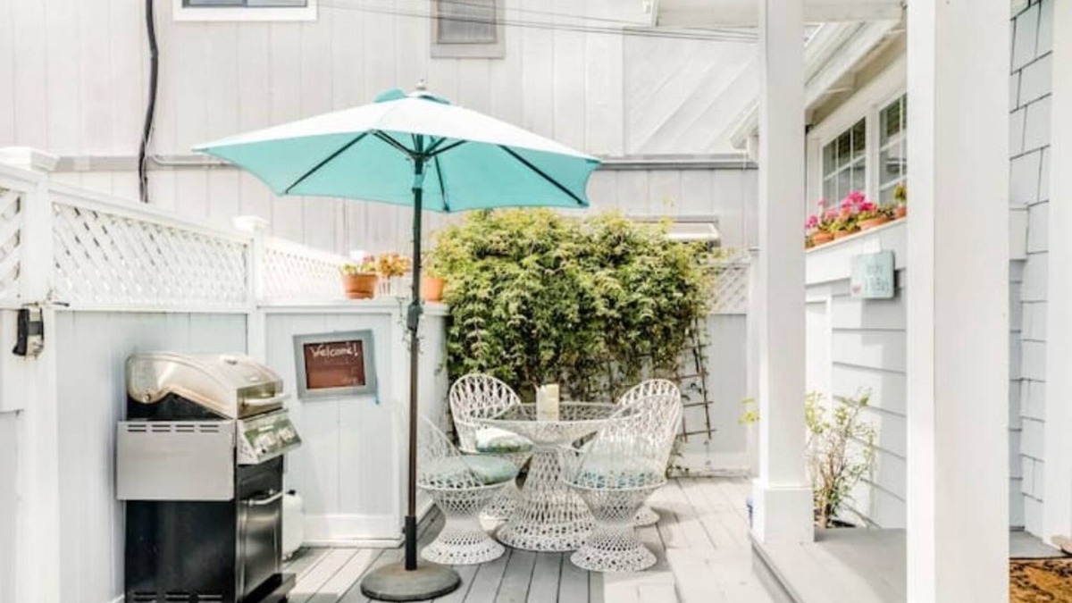 Venice Cottage | Charming Venice Beach Cottage on Venice Canals, with Boats