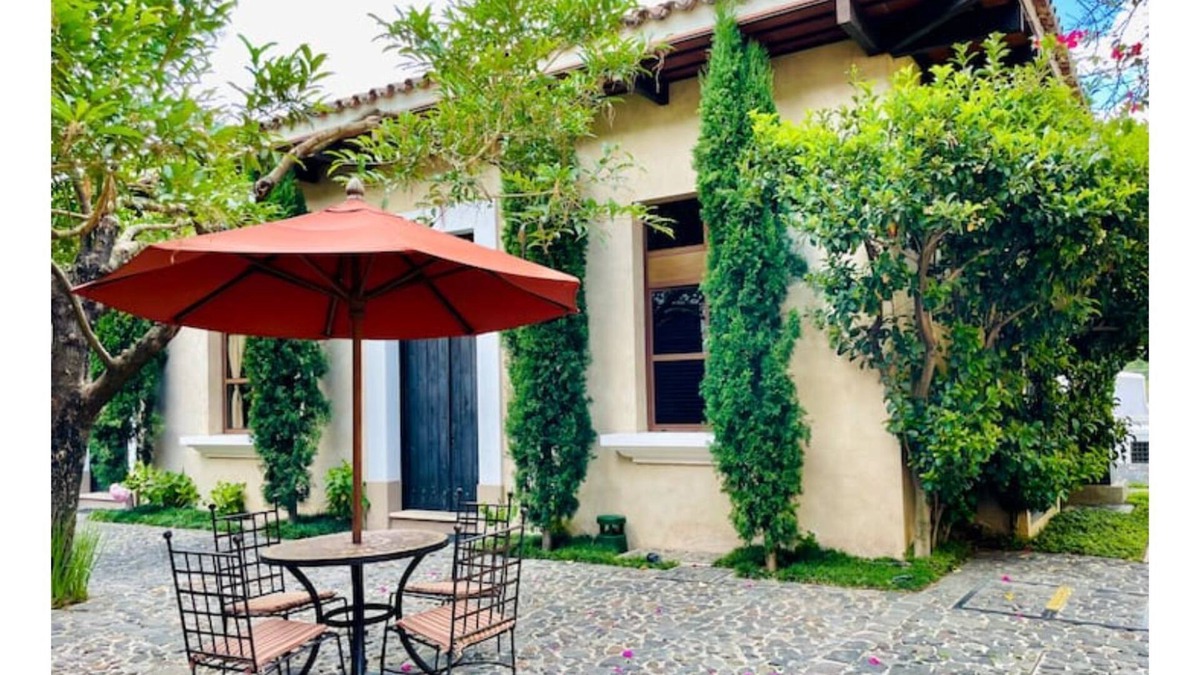 Antigua Guatemala Villa | Charming Villa in Antigua 3 to 4 guests heated pool 1 parking shuttle