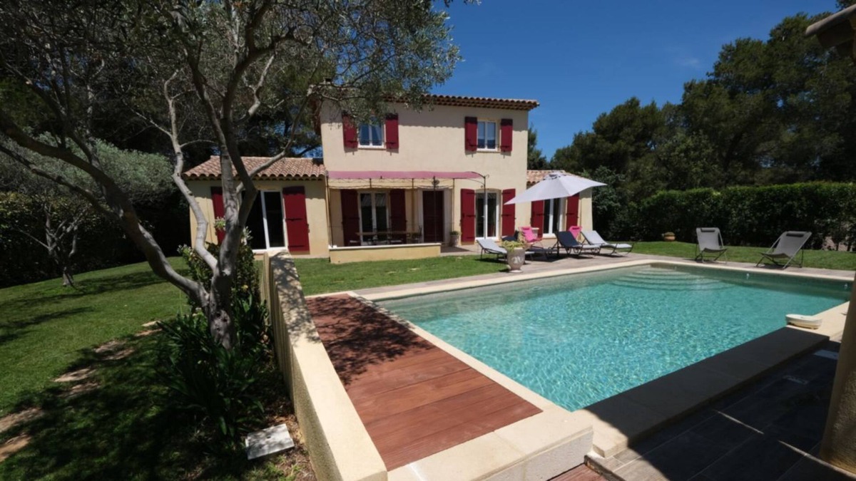 Cornillon-Confoux Villa | Charming villa with pool in Cornillon-Confoux - 8 people.