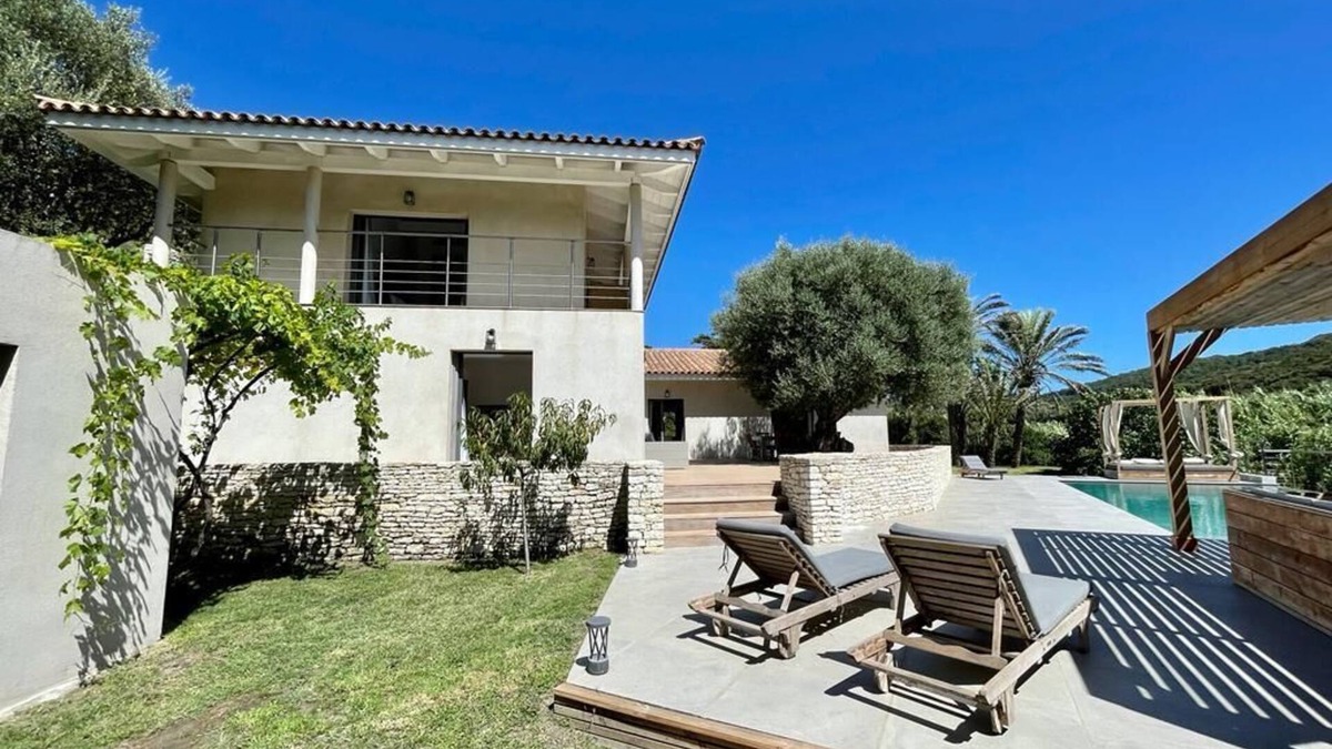 Bonifacio Villa | Charming villa 5 minutes' walk from Bonifacio, infinity pool, sleeps 8