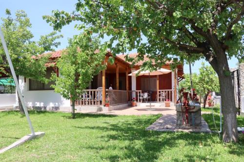Kallikratia House | Charming Villa by the Sea