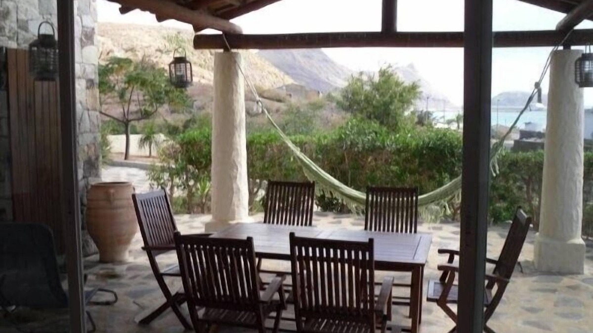 Vila Baleira Villa | Charming Villa by the sea