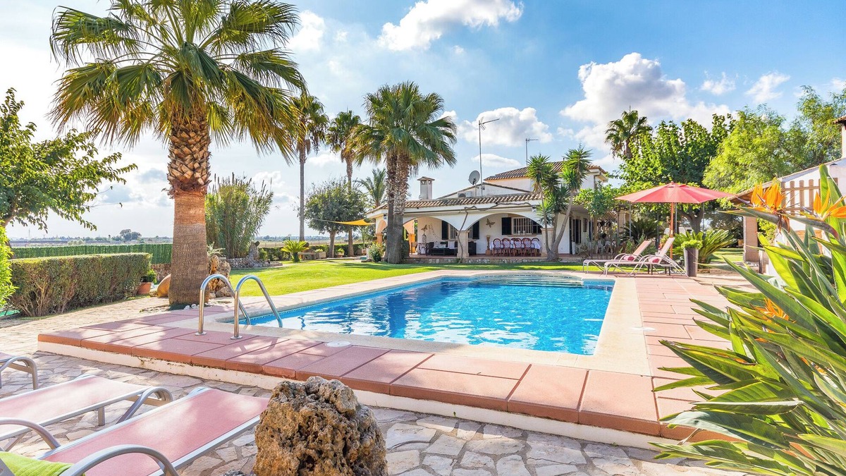 Santa Margalida Villa | Charming Villa “Finca Santa Eulalia Petit” with Porch and Pool