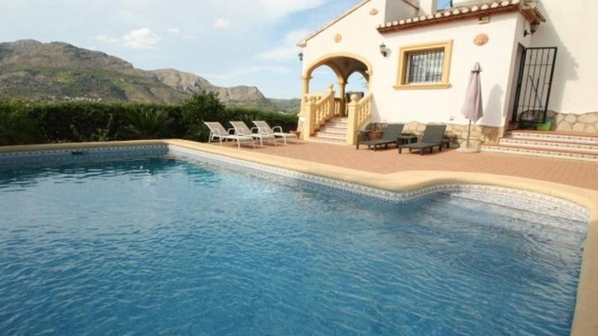 Orba Villa | Charming Villa for 6 with Private Pool, AC, and Garden – Walk to Orba Village