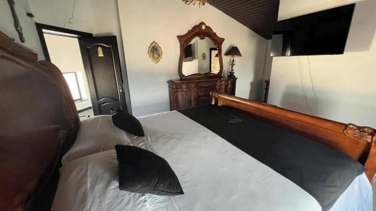 Eforie Nord Apartment | Charming villa in superb Eforie with WiFi, AC & Deluxe King Room