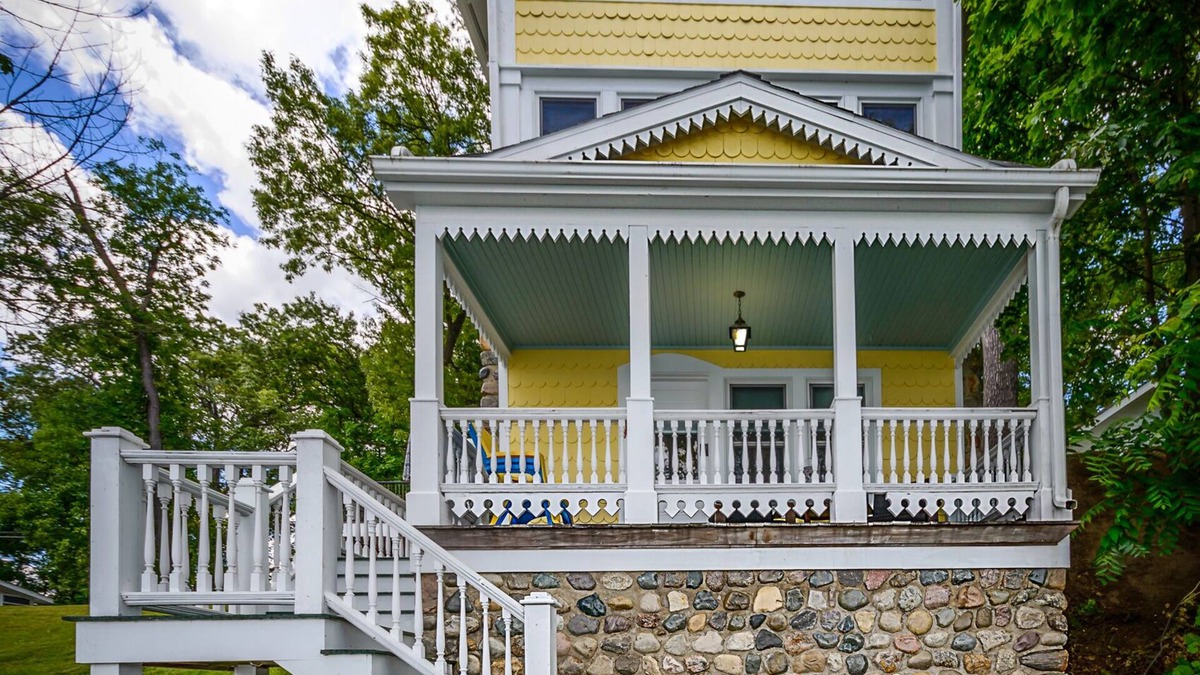 Angola Cottage | Charming Vintage Cottage for Family Fun on Crooked Lake, Angola Indiana