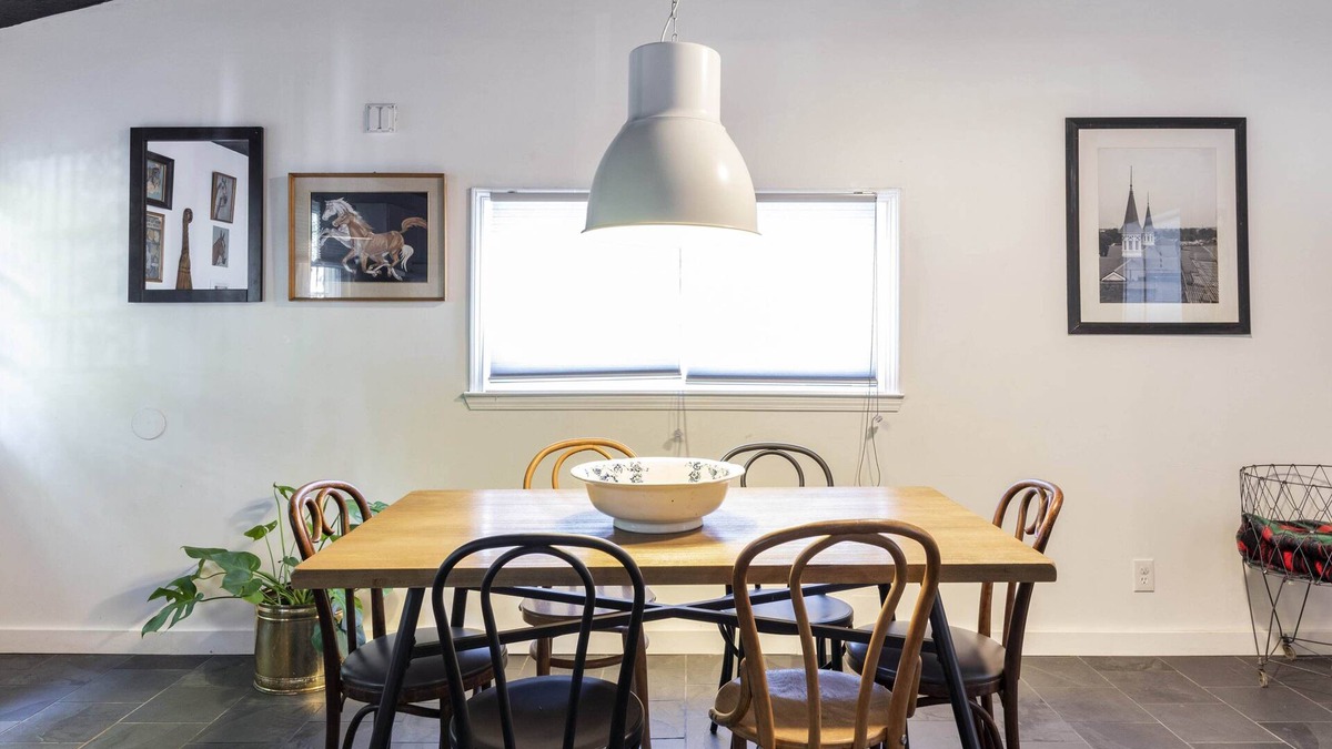 Taylor Berry House | Charming vintage home, centrally located. Fenced yard. Foodie kitchem.